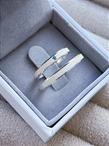 Par de Aliança Diamantada com Pedra Azul - Prata 950