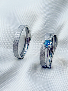 Par de Aliança diamantada 3mm + Solitário Azul - Aço Inox