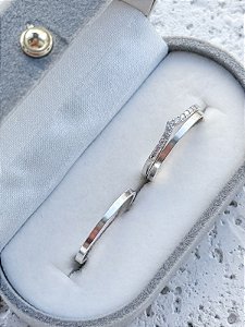 Par de Aliança Holanda 1,5mm + Solitário Cravejado V - Prata 950