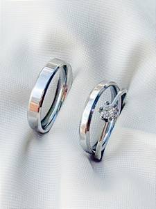 Par de Aliança chanfrada 3mm e 4mm + solitário cristal - Aço Inox