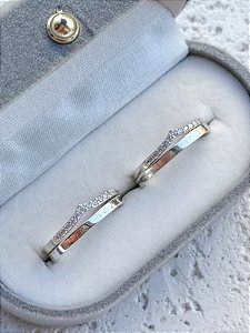 Par de Aliança Holanda 2mm + Solitários cravejados V - Prata 950