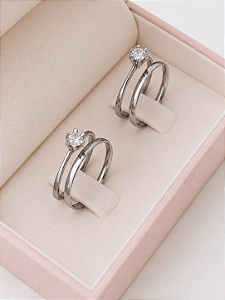 Par de Alianças Julieta 2mm + Solitários Cristal - Aço inox