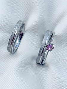 Par de aliança delicate 3mm + Solitário rosa - Aço inox