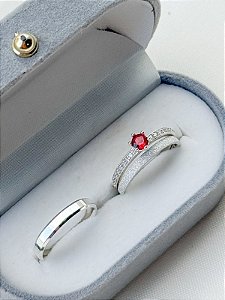 Par de Aliança Snow White 2mm e 3mm + Solitário Rapunzel vermelho - Prata 950