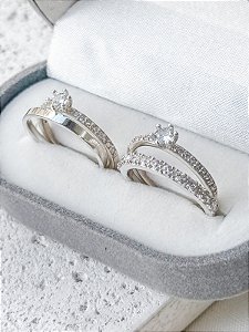 Par de aliança Nobre + Solitários Romantic Cristal - Prata 950