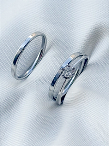 Par de Aliança Chanfrada 2mm + Solitário - Aço Inox