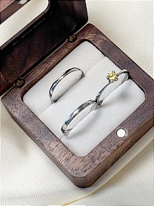 Par de Alianças Julieta 2mm + Solitário Amarelo - Aço inox