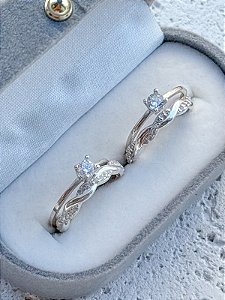 Par de Aliança Mônaco ELAS + Solitários Encanto Cristal - Prata 950