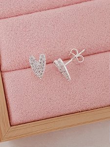 Brinco coração cravejado - Folheado a prata