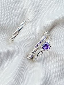 Par de Aliança Mônaco com pedra roxo + Solitário Love roxo - Prata 950