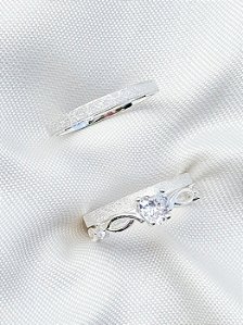 Par de Aliança Diamantada 2mm + Solitário Love Cristal - Prata 950