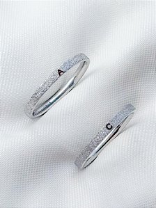 Par de Aliança diamantada 2mm Reta com Inicial - Aço Inox