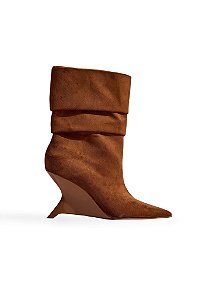NARI - BOTA FEMININA SLOUCH CANO MÉDIO SUEDE CAMEL