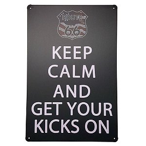 Placa de Metal Decorativa Keep Calm Kicks on