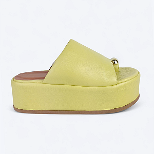 Tamanco Flatform Isabela Detalhe no Dedão em Couro Amarelo