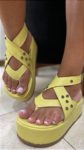 Sandália de Dedo Flatform Camila em Couro Amarelo