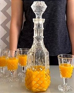 Jogo para licor de 05 peças,  composto dev01 licoreira de 900 ml mais 4 taças de 200 ml, vidro lapidado