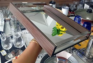 Bandeja de 36X25 cm, madeira, alças inox e base espelhada