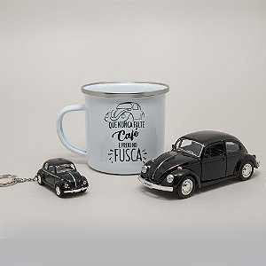Kit Caneca Esmaltada Branca - Chaveiro e Miniatura de Fusca - Que nunca falte café
