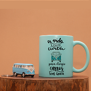 Kit Caneca e Chaveiro kombi - A Vida é curta para dirigir carros sem graça
