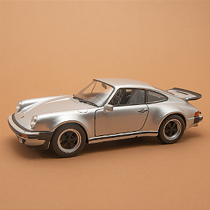 Miniatura Porsche 911 Turbo 1974