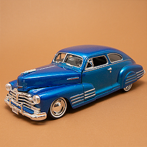 Miniatura Chevy Aerosedan Fleetline 1/24 – Clássico Americano com Detalhes Realistas