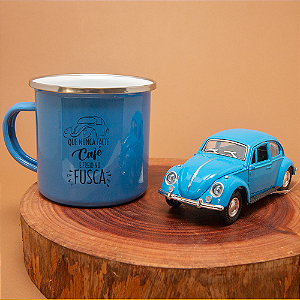 Kit Miniatura Fusca e Caneca Esmaltada Que nunca falte café Azul Pavão