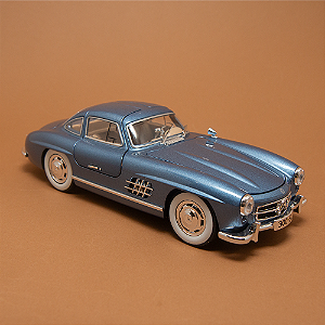 Miniatura Mercedes-Benz 300SL 1:24 – Clássico com Luzes, Som e Detalhes Realistas