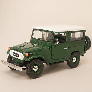Miniatura Toyota Bandeirante (Land Cruiser) 1:24
