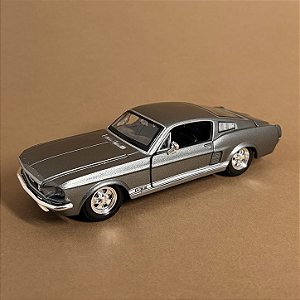 Miniatura Ford Mustang GT Fastback 1967 1:24 Diecast