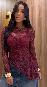 Blusa Assimétrica em Renda