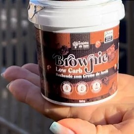BROWNIE SEM GLÚTEN RECHEADO COM CREME DE AVELÃ SEM AÇÚCAR