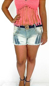 SHORT JEANS COM DETALHE EM STRASS E PÉROLA SHORT JEANS COM DETALHE EM STRASS E PÉROLA