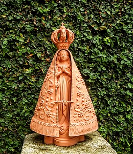 Imagem de Nossa Senhora Aparecida com manto em terracota