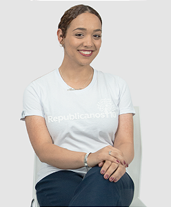 Camiseta Feminina Baby Look Branca Com Logo Em Alto Relevo