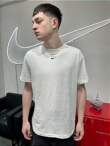 Camiseta Nike Essentials Mini Swoosh Branca