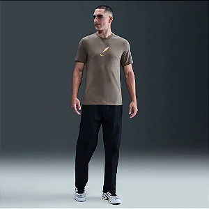 Camiseta Nike Sportswear Branded Marrom