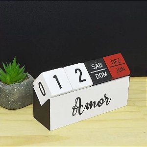 Calendário Permanente De Madeira Para Mesa Vermelho