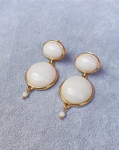 Brinco Pedra Dupla Jade Branco Folheado a Ouro 18k