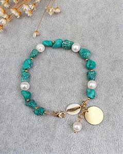 Pulseira de Howlita Turquesa e Pérola Natural com Pingentes Folheada a Ouro 18K