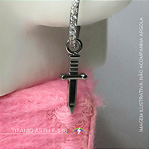 Pingente de adaga - Titânio ASTM F-136