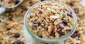 GRANOLA COM FRUTAS NATURAIS COM  AÇUCAR