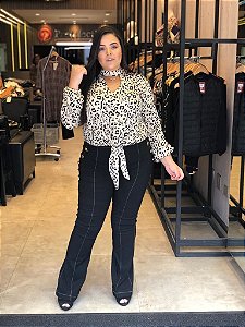 Blusa Estampa Animal Print com Amarração Bege 44