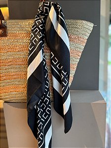 LENÇO TOQUE DE SEDA 90 CM PRETO GEOMÉTRICO