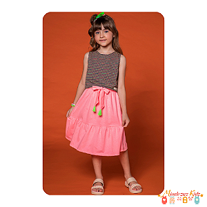 Conjunto de blusa cropped e saia midi Kukiê