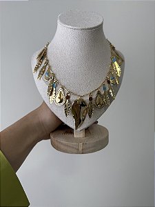 Colar Penduricalhos Penas