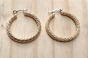 Brinco Argola Retorcida Articulada