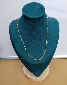 Colar longo flores vazadas ouro 18k