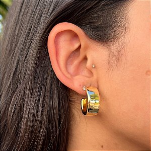 Brinco Largo Liso Com Banho De Ouro