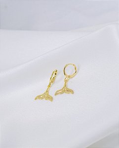 Brinco argolinha rabo sereia dourada